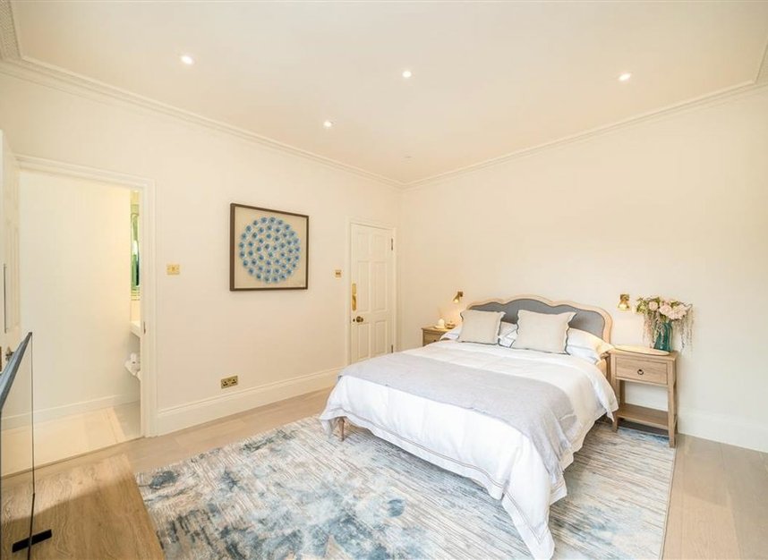 Properties to let in Ennismore Gardens - SW7 1NH view9