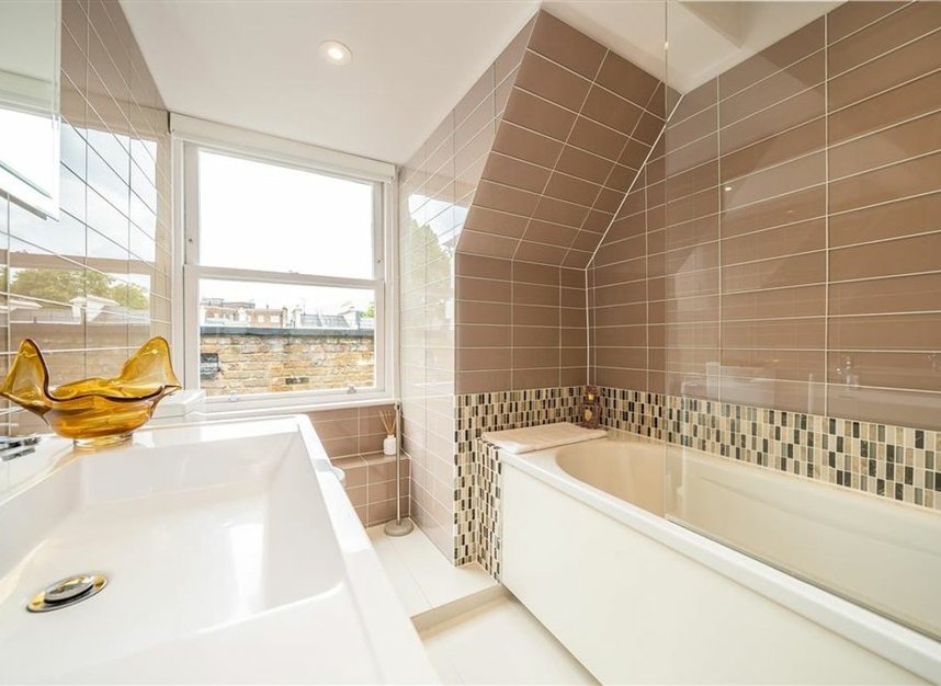 Properties to let in Ennismore Gardens - SW7 1NH view8