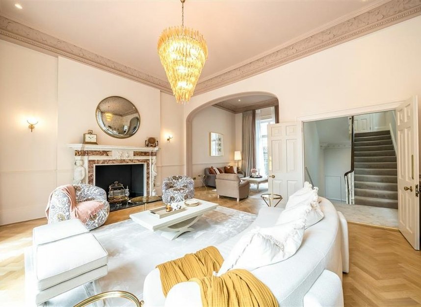 Properties to let in Ennismore Gardens - SW7 1NH view2