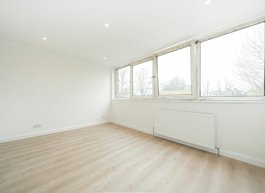 Properties let in Fairlawns - TW1 2JY view4