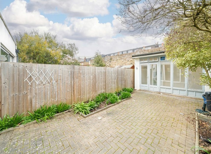 Properties let in Fairlawns - TW1 2JY view6