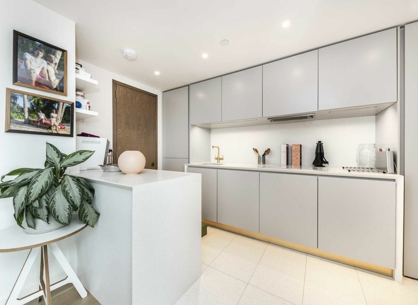 Properties let in Fann Street - EC2Y 8AF view3