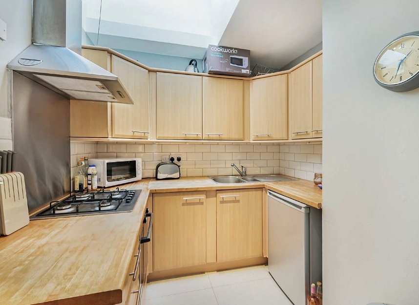 Properties to let in Fernwood Avenue - SW16 1RD view4