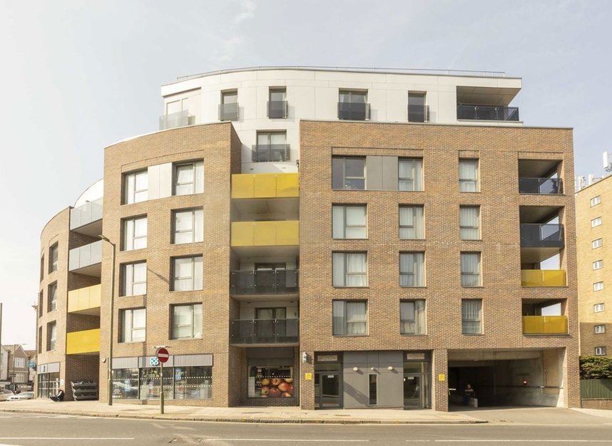 Properties to let in Finchley Road - NW11 8AT view1