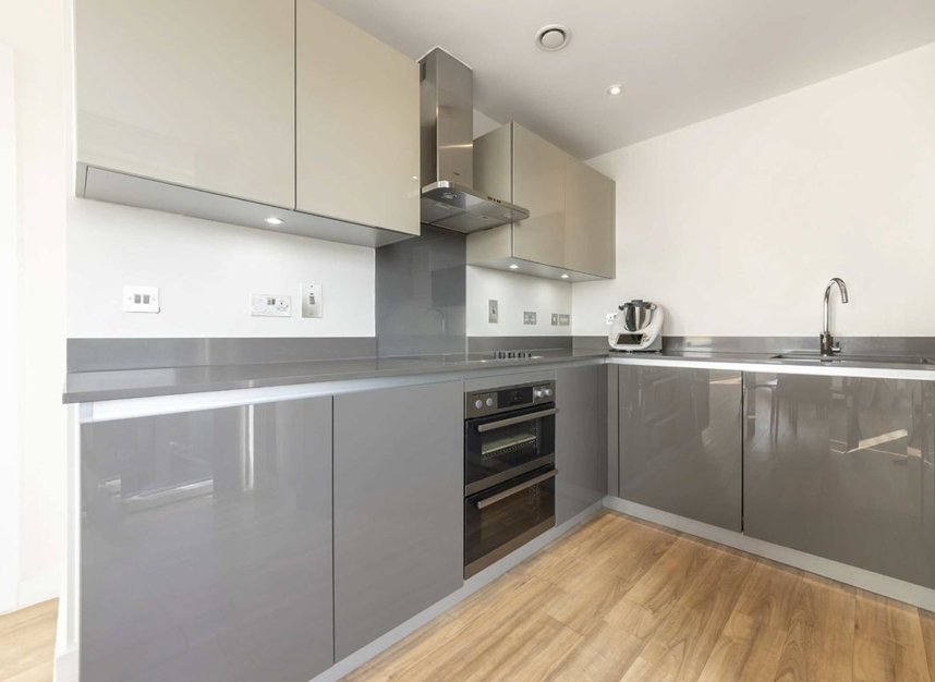 Properties to let in Finchley Road - NW11 8AT view5