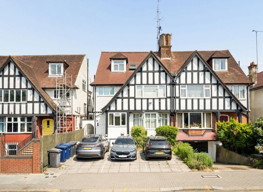 Properties to let in Finchley Road - NW11 7NP view1