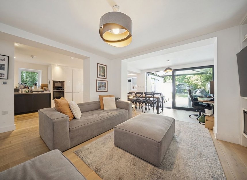 Properties to let in Finchley Road - NW11 7NP view2