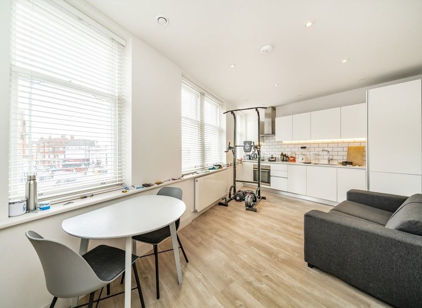 Properties to let in Finchley Road - NW11 7RR view2