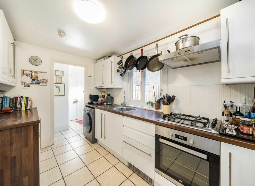 Properties let in Fircroft Road - SW17 7PW view3