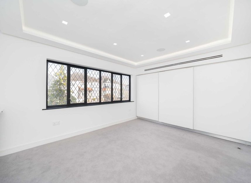 Properties to let in Forestdale - N14 7DY view10