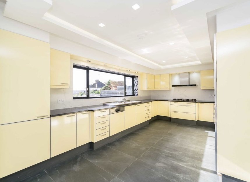 Properties to let in Forestdale - N14 7DY view4