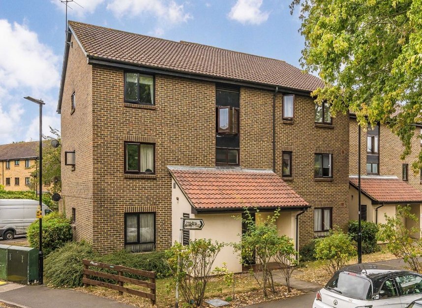 Properties let in Foxwood Close - TW13 7DN view1
