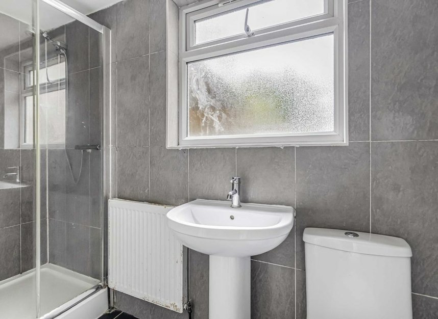 Properties let in Frobisher Road - N8 0QT view13