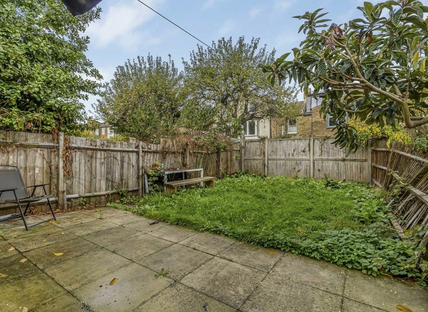Properties let in Frobisher Road - N8 0QT view7