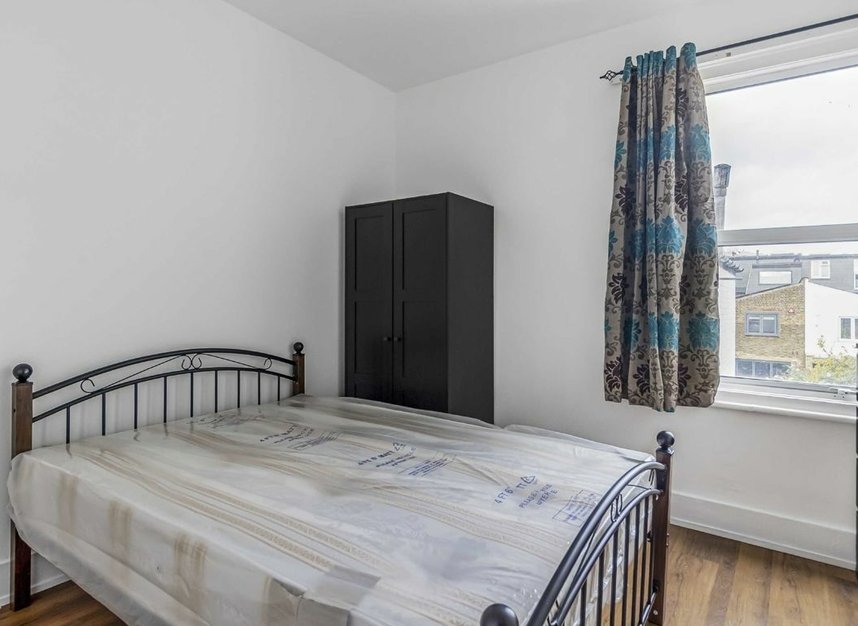 Properties let in Frobisher Road - N8 0QT view11
