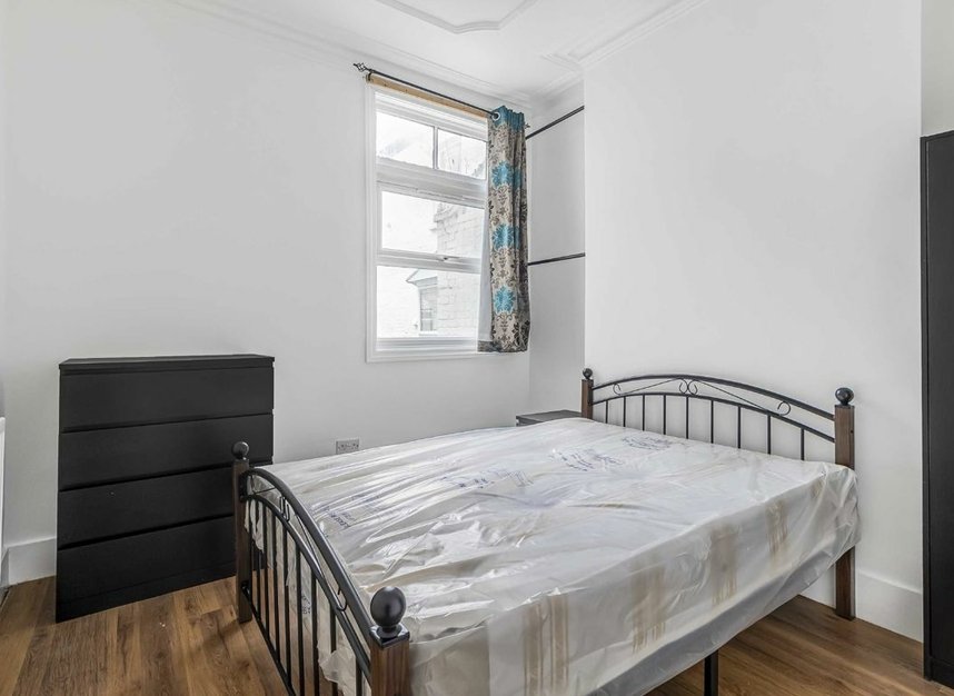 Properties let in Frobisher Road - N8 0QT view10