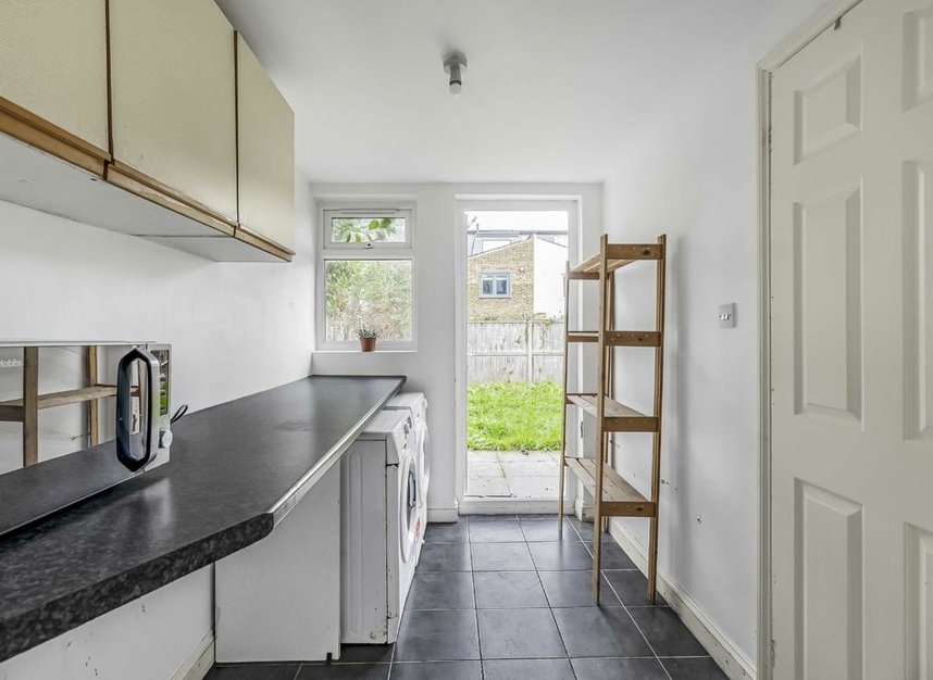 Properties let in Frobisher Road - N8 0QT view6