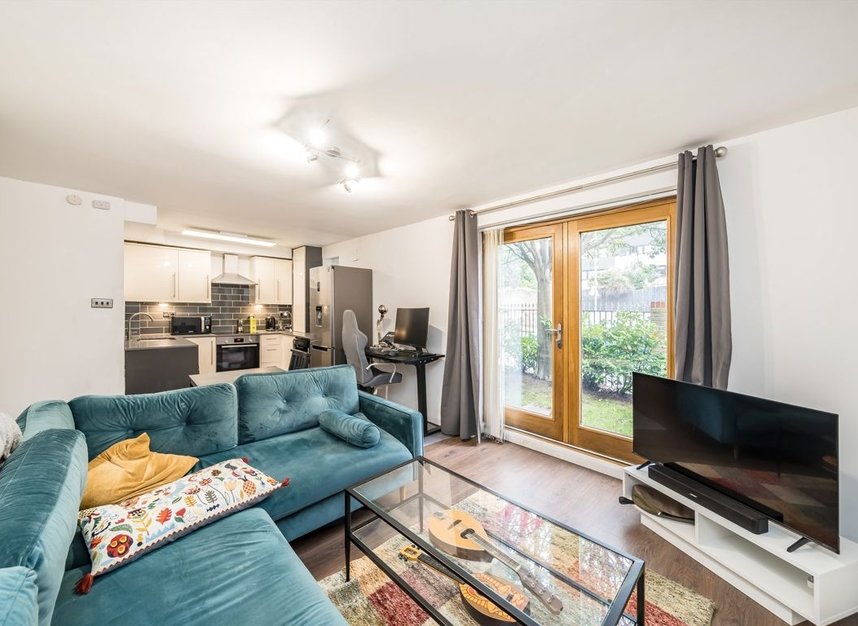 Properties to let in Frogmore - SW18 1HN view2