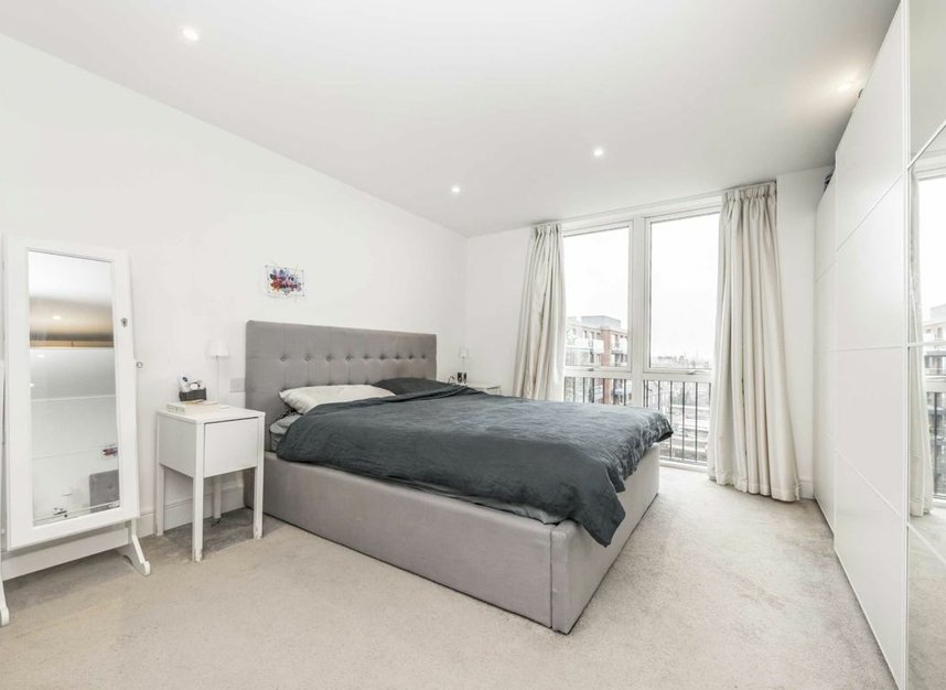 Properties let in Gaumont Place - SW2 4FX view3