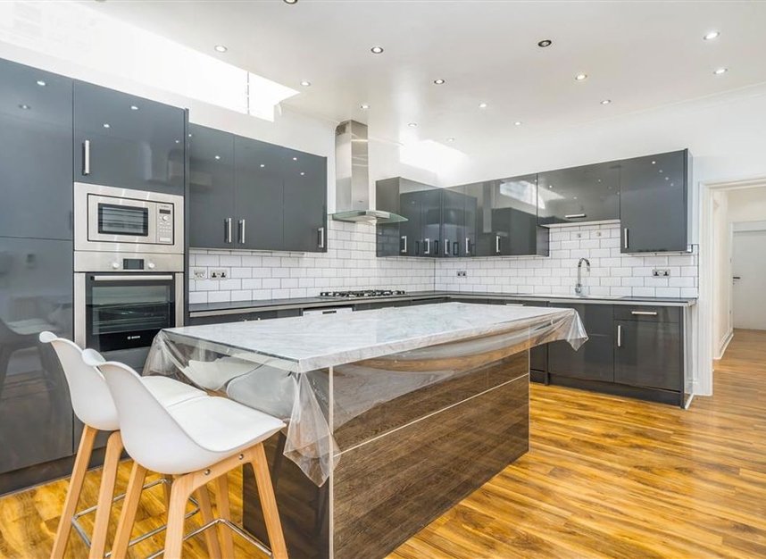 Properties to let in Gloucester Square - W2 2TD view4