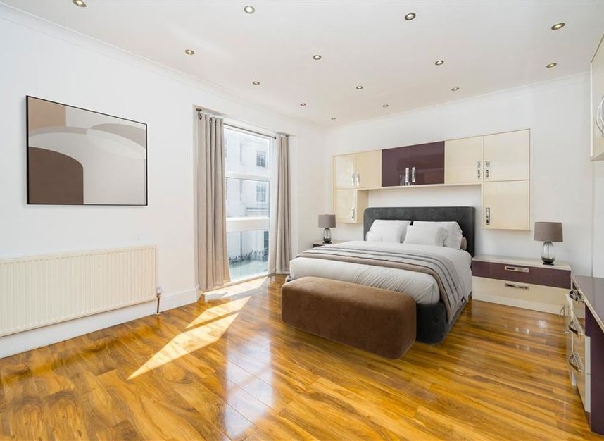 Properties to let in Gloucester Square - W2 2TD view6