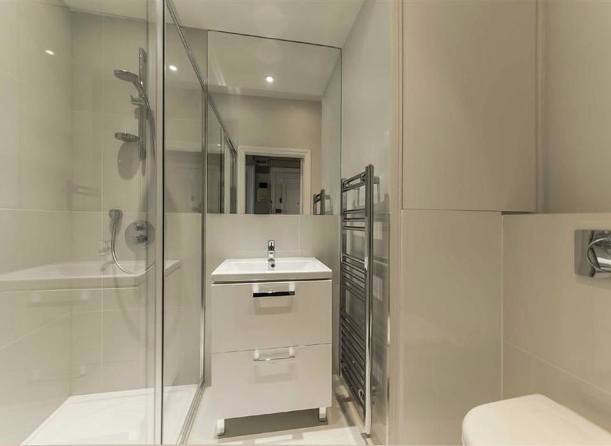 Properties let in Gloucester Terrace - W2 3DH view5