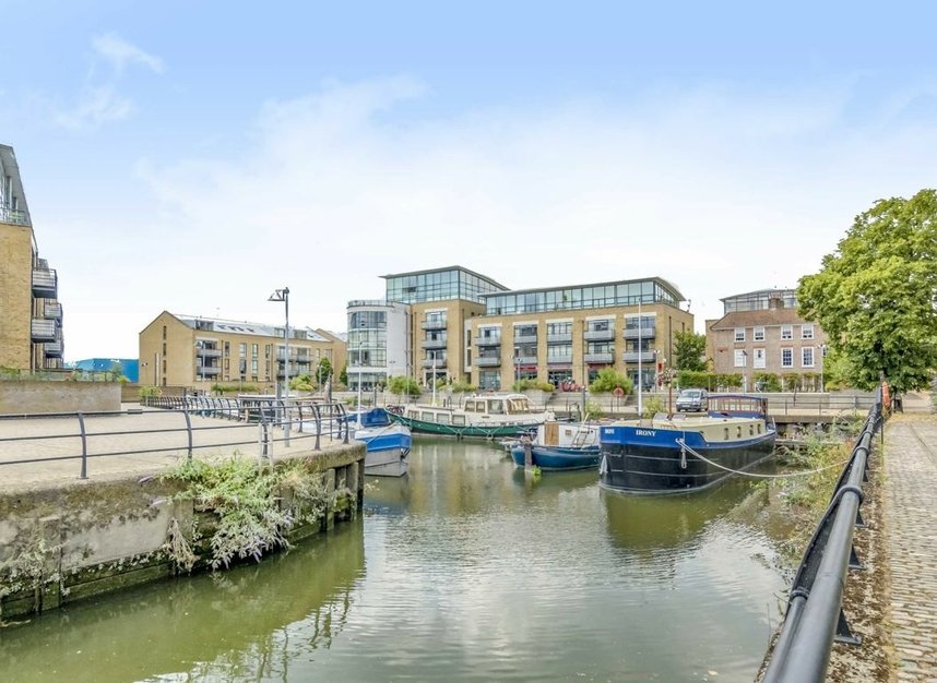 Properties to let in Goat Wharf - TW8 0AS view1