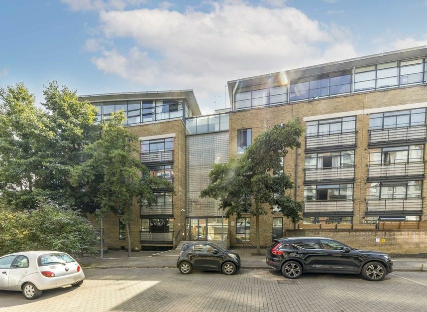 Properties let in Goat Wharf - TW8 0AS view1