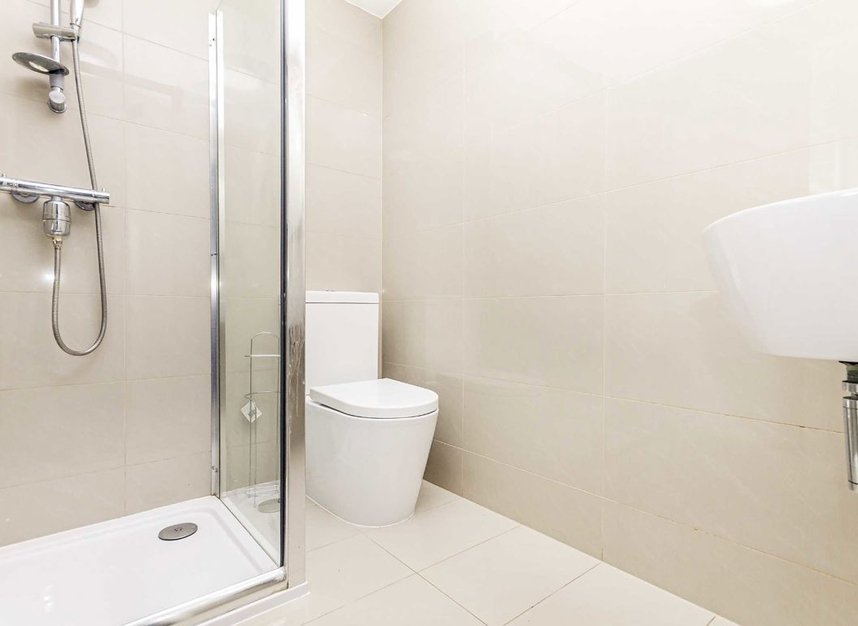 Properties to let in Golden Manor - W7 3EG view10