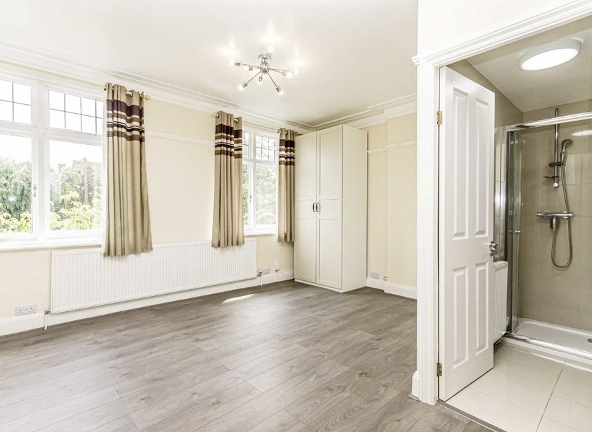 Properties to let in Golden Manor - W7 3EG view5