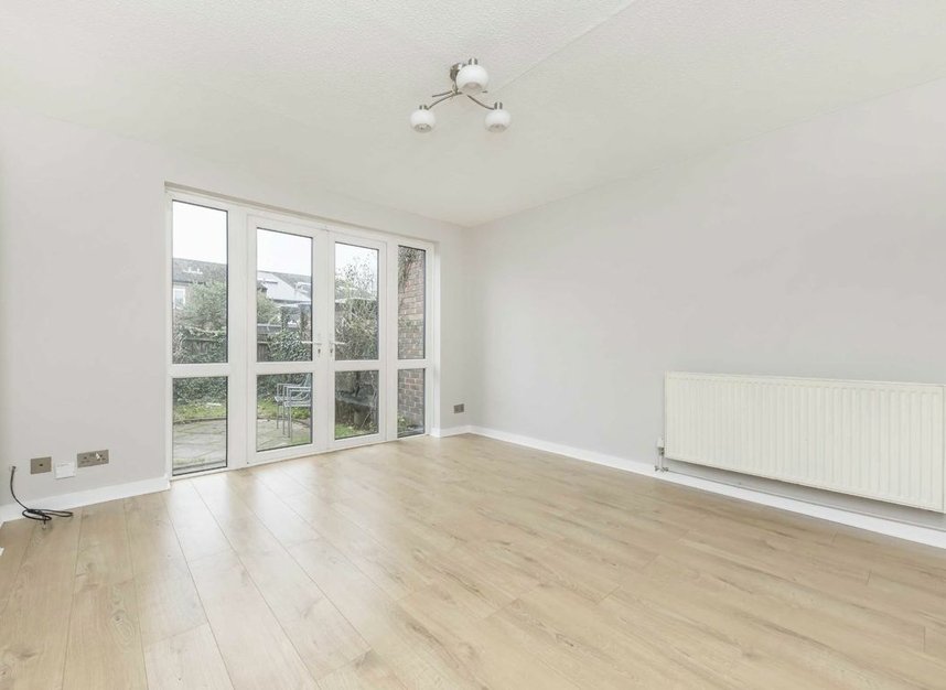 Properties let in Goodman Crescent - SW2 4NR view2