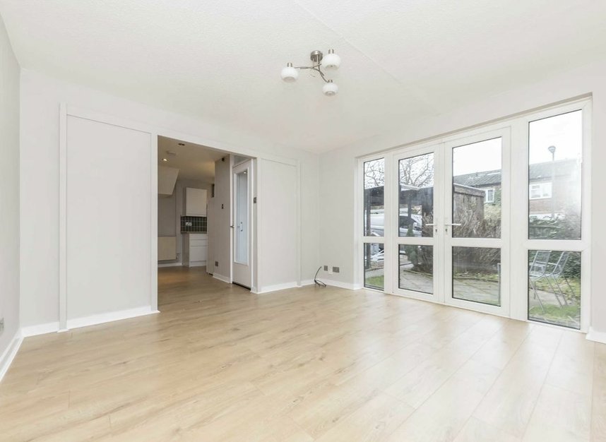 Properties let in Goodman Crescent - SW2 4NR view3