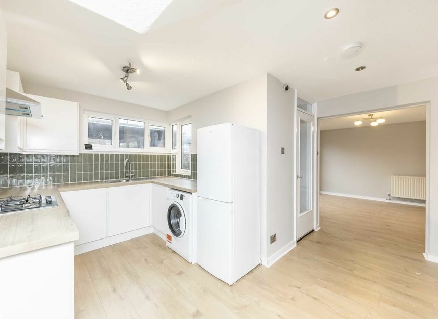 Properties let in Goodman Crescent - SW2 4NR view5