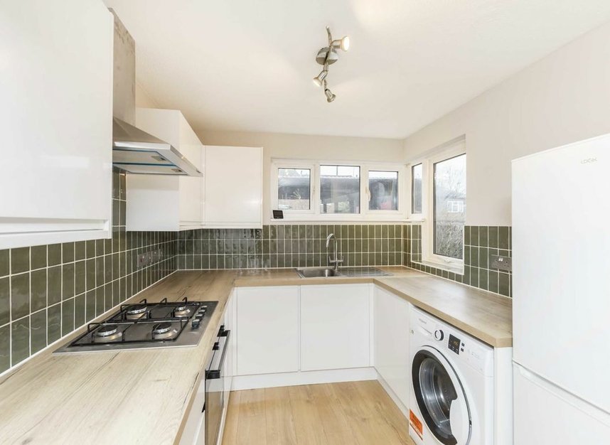 Properties let in Goodman Crescent - SW2 4NR view4