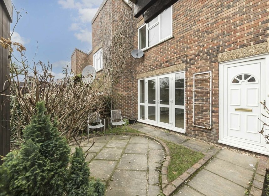 Properties let in Goodman Crescent - SW2 4NR view1