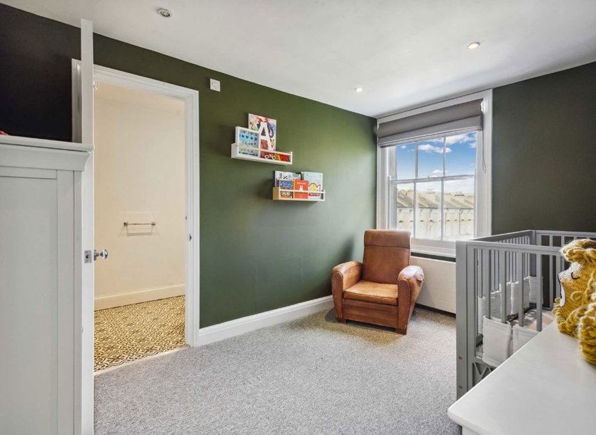 Properties to let in Grafton Square - SW4 0DQ view10