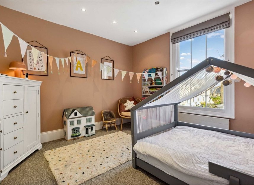 Properties to let in Grafton Square - SW4 0DQ view11
