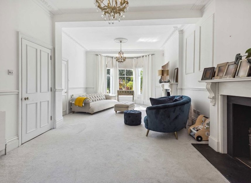 Properties to let in Grafton Square - SW4 0DQ view3