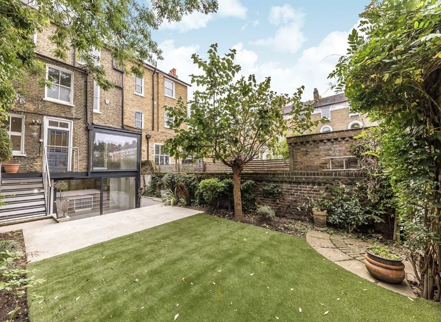 Properties to let in Grafton Square - SW4 0DQ view4