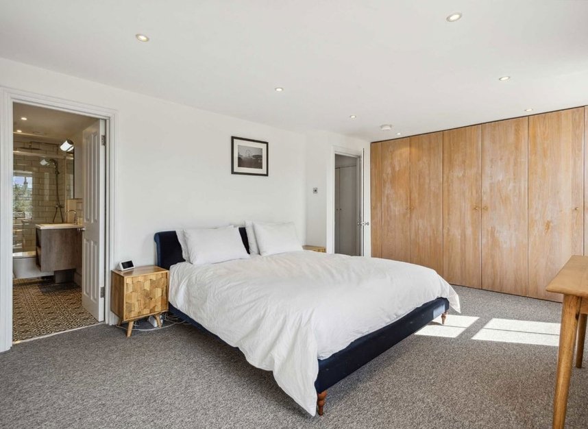 Properties to let in Grafton Square - SW4 0DQ view8