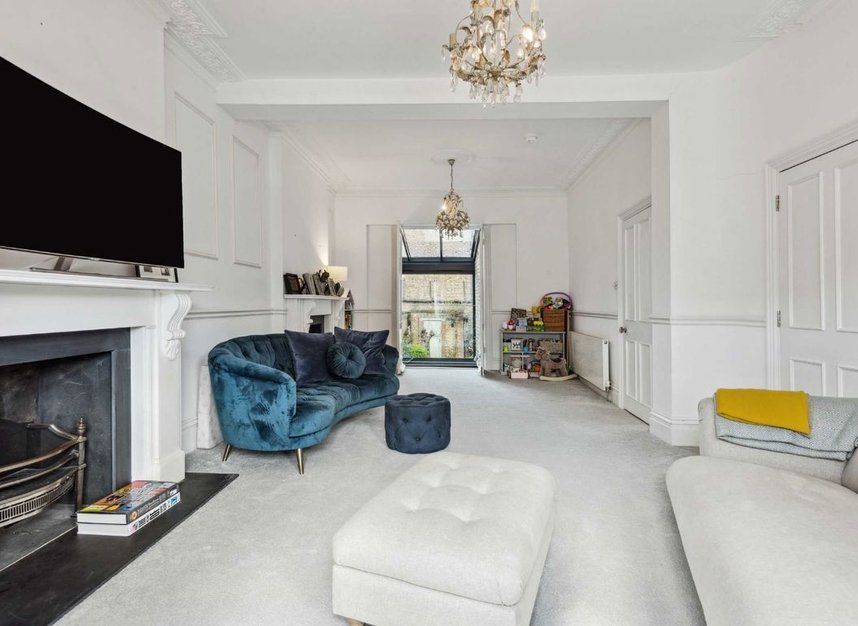 Properties to let in Grafton Square - SW4 0DQ view5
