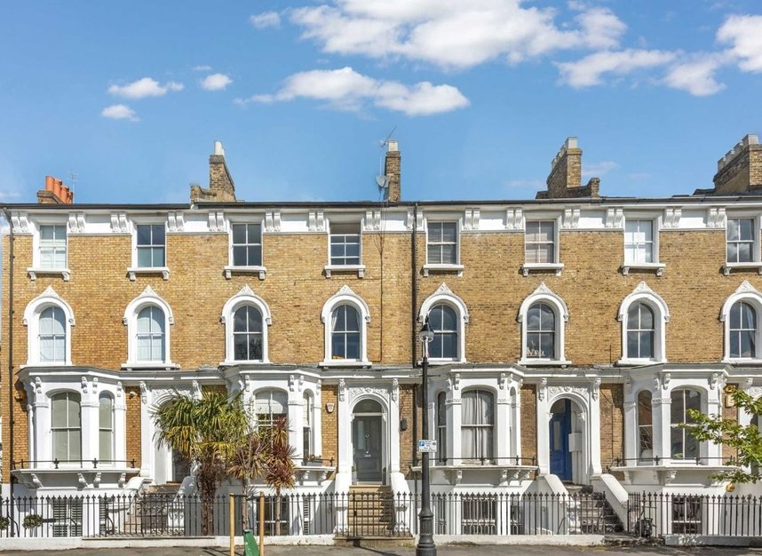 Properties to let in Grafton Square - SW4 0DQ view1
