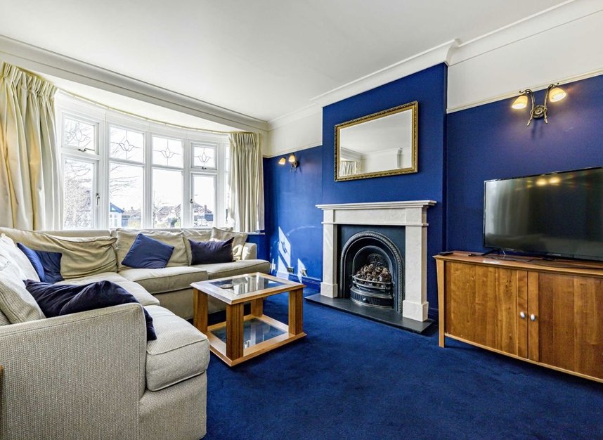 Properties to let in Grand Avenue - KT5 9HU view4