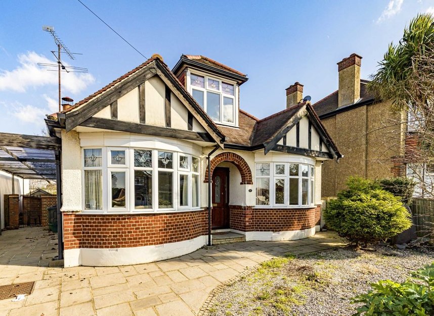 Properties to let in Grand Avenue - KT5 9HU view1