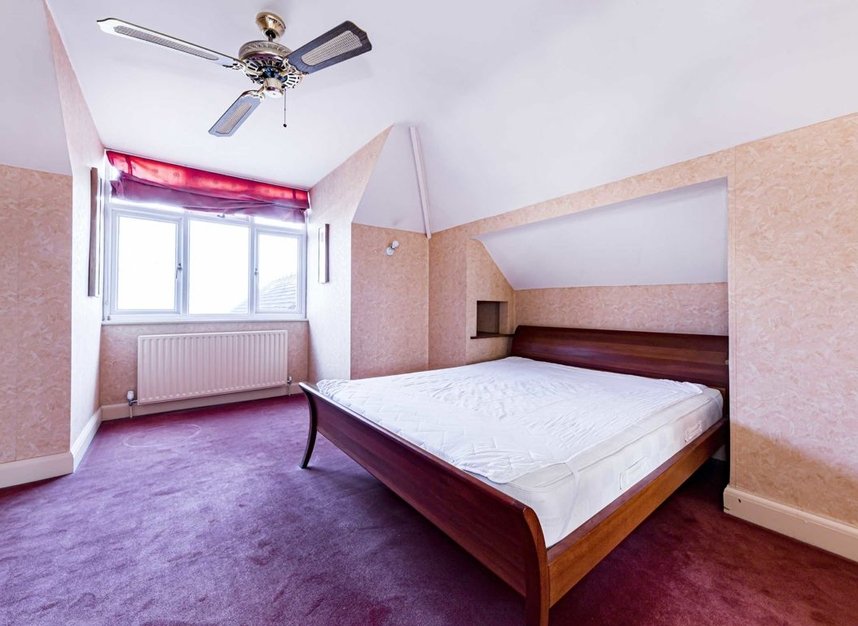 Properties to let in Grand Avenue - KT5 9HU view7