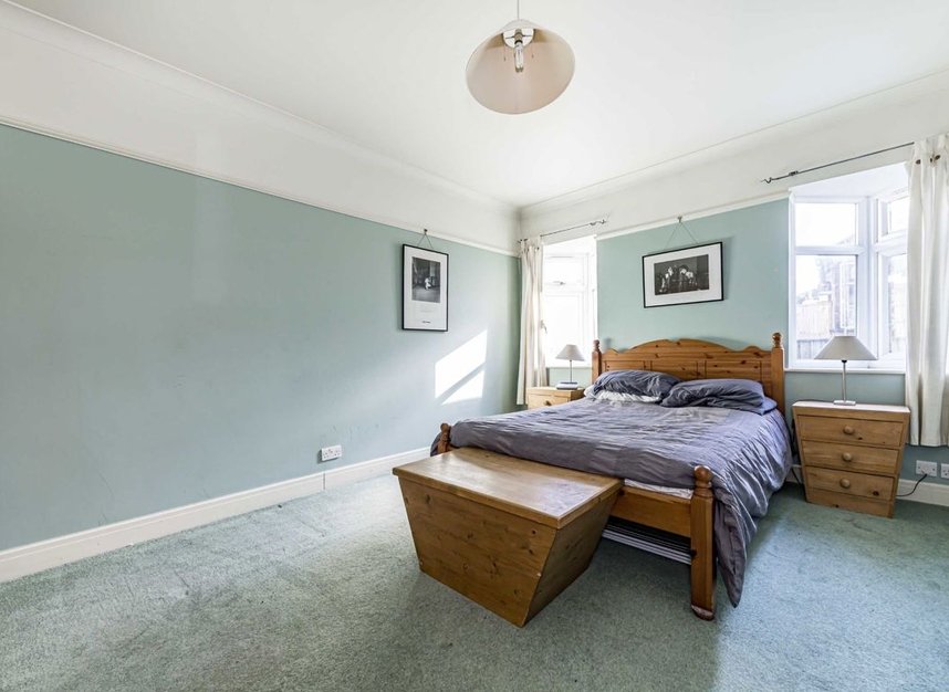 Properties to let in Grand Avenue - KT5 9HU view6