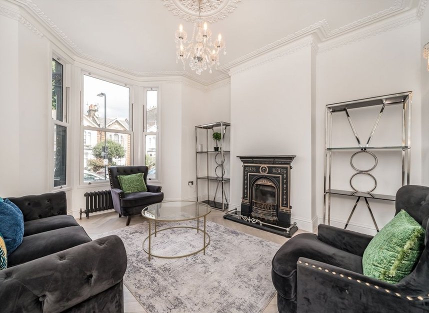 Properties to let in Grayling Road - N16 0BT view2