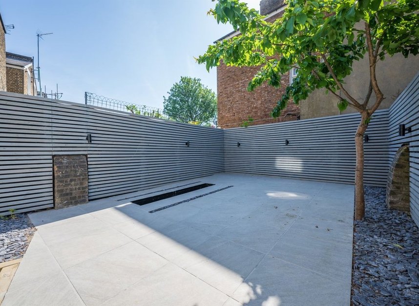 Properties to let in Grayling Road - N16 0BT view11