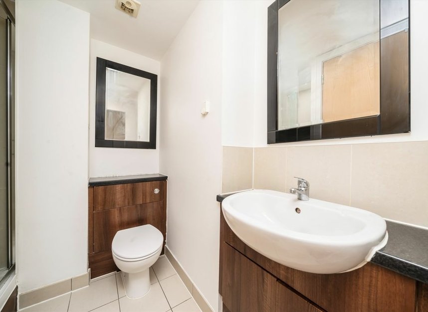 Properties to let in Great West Road - TW8 0HE view5