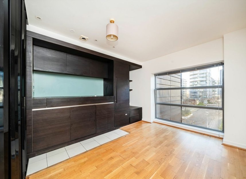 Properties to let in Great West Road - TW8 0HE view2